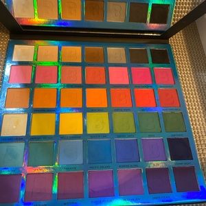 EYN BRIGHT MATTE 42 COLOUR PALETTE